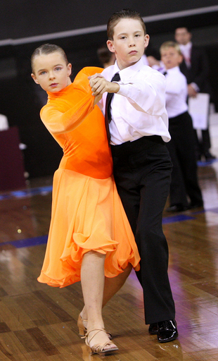 大人顔負けの子どもも出場、ラテンダンスのコンテスト