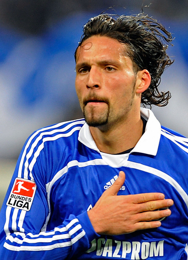 シャルケ04 ホームでエネルギー・コットブスに大勝