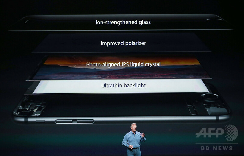 アップル、スマートウオッチと大画面iPhoneを発表