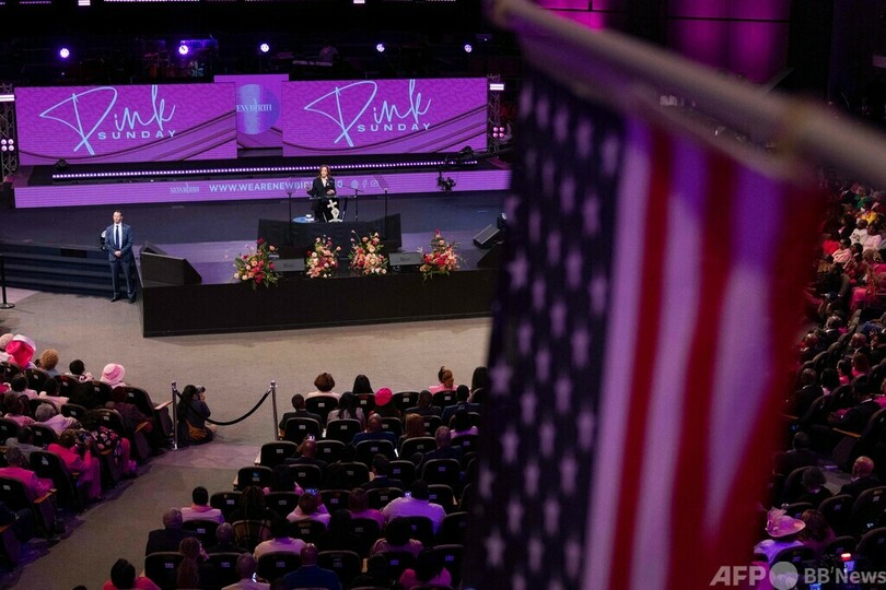 ハリス氏、黒人教会で誕生日 トランプ氏はマックで「庶民派」アピール