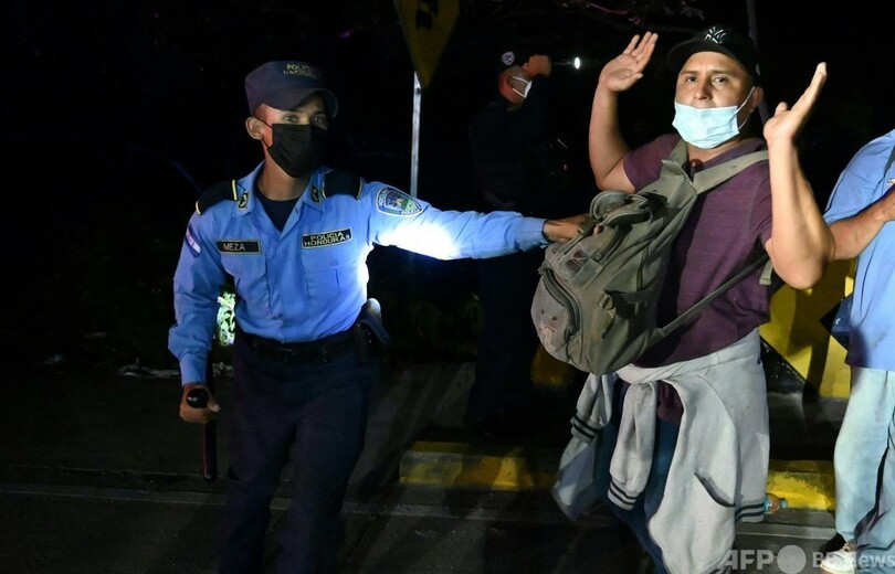 ホンジュラスから米国目指す、移民ら4500人 グアテマラ入り