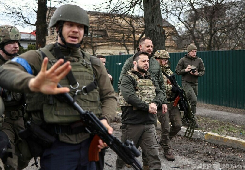 ウクライナ大統領、ブチャ視察 世界にジェノサイド認定訴え