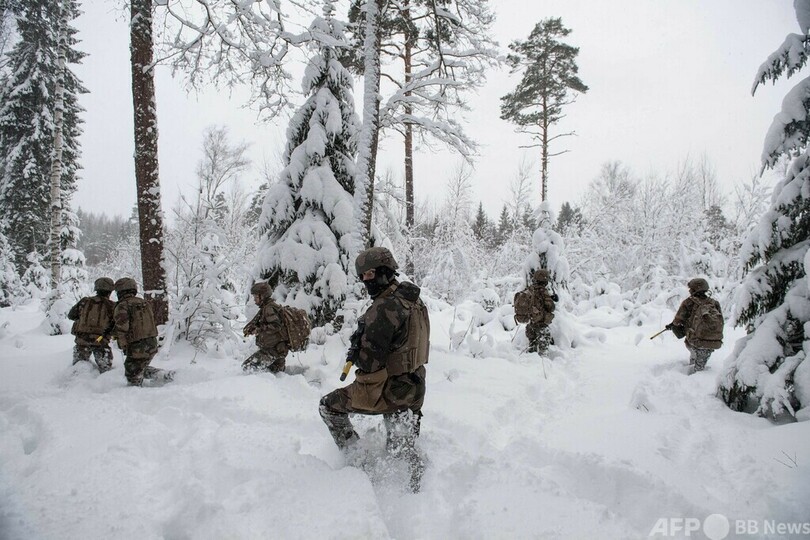 NATO、積雪寒冷地で演習 エストニアのロシア国境付近
