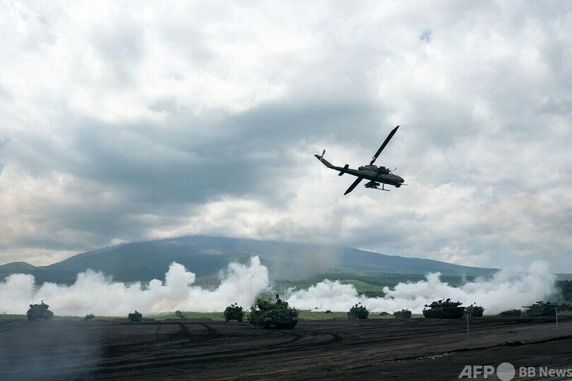 陸自、「富士総合火力演習」実施
