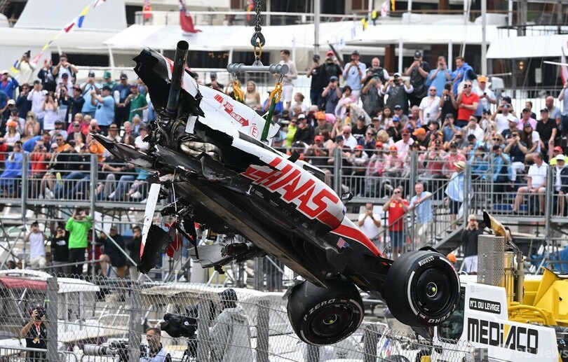 ミックが大クラッシュ、マシンは真っ二つに モナコGP