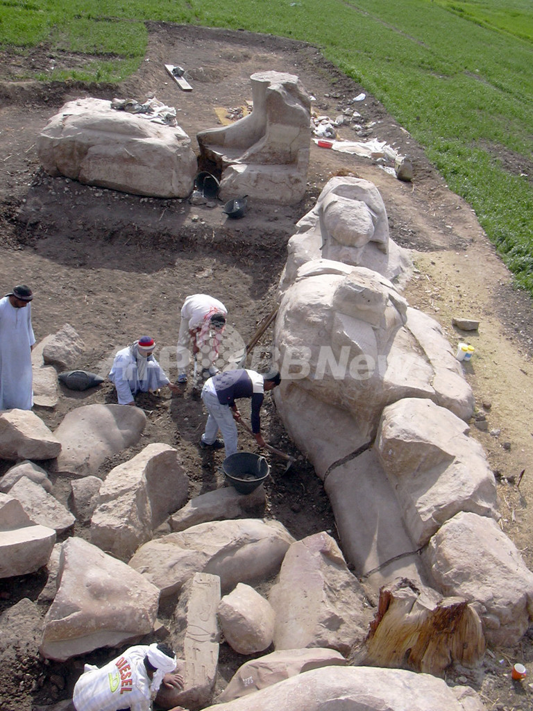 アメンホテプ3世の巨大像を発見 ルクソール 写真2枚 国際ニュース Afpbb News
