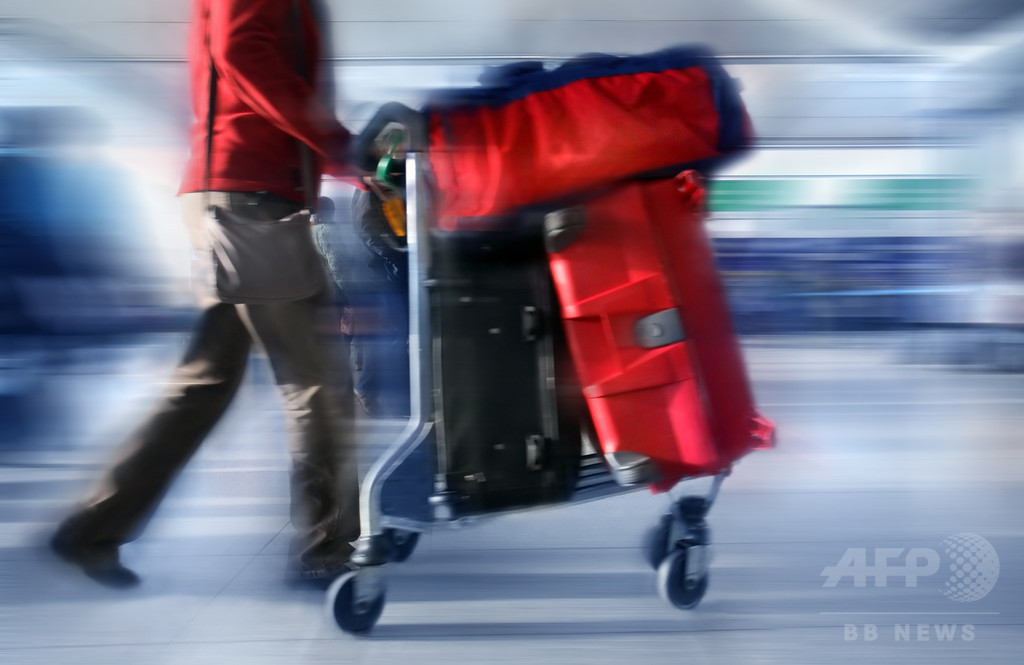 米国の空港、2016年末までに税関申告書を廃止へ 米国の空港、2016年末までに税関申告書を廃止へ
