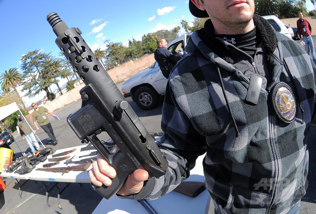 警察の市民向け講座で銃誤射、70代女性死亡 米フロリダ 警察の市民向け講座で銃誤射、70代女性死亡 米フロリダ