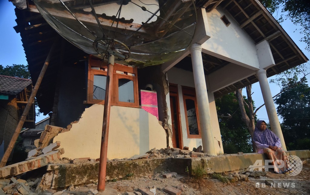 インドネシアで強い地震 4人死亡 写真17枚 国際ニュース Afpbb News