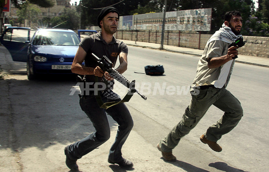 西岸でファタハ系武装組織がハマス系テレビ局を襲撃 写真8枚 国際ニュース：AFPBB News