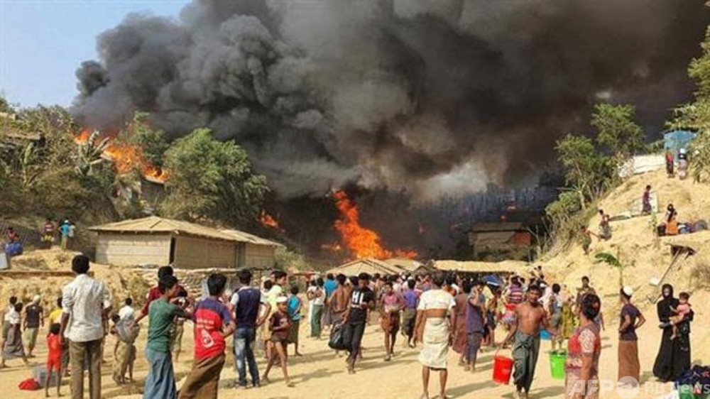 ロヒンギャ難民キャンプで大火災 5人死亡か 2万人避難 バングラ