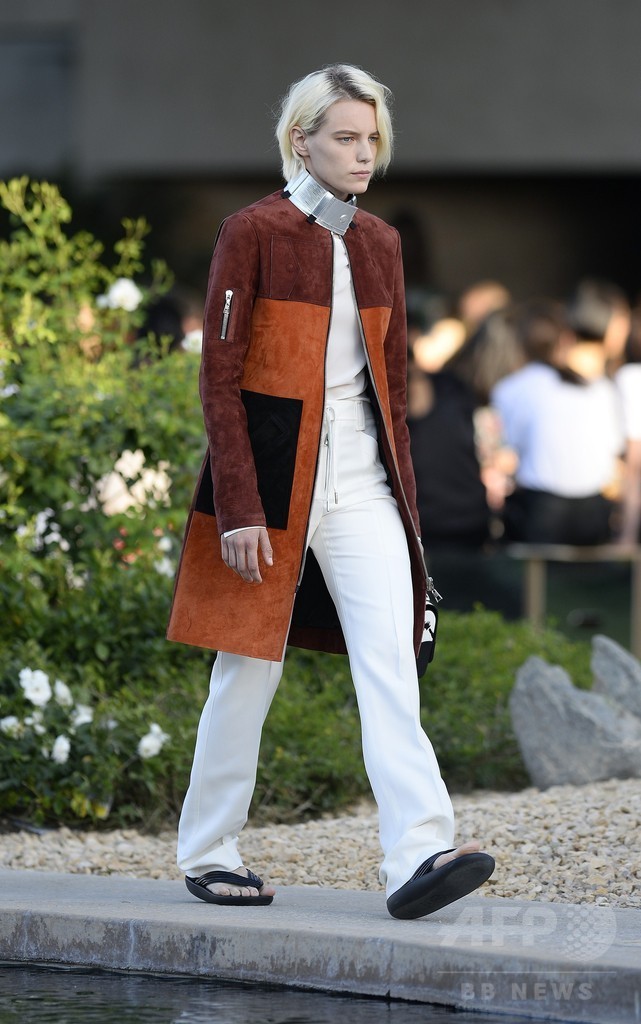 「ルイ・ヴィトン」16年クルーズ・コレクション、パームスプリングズで発表