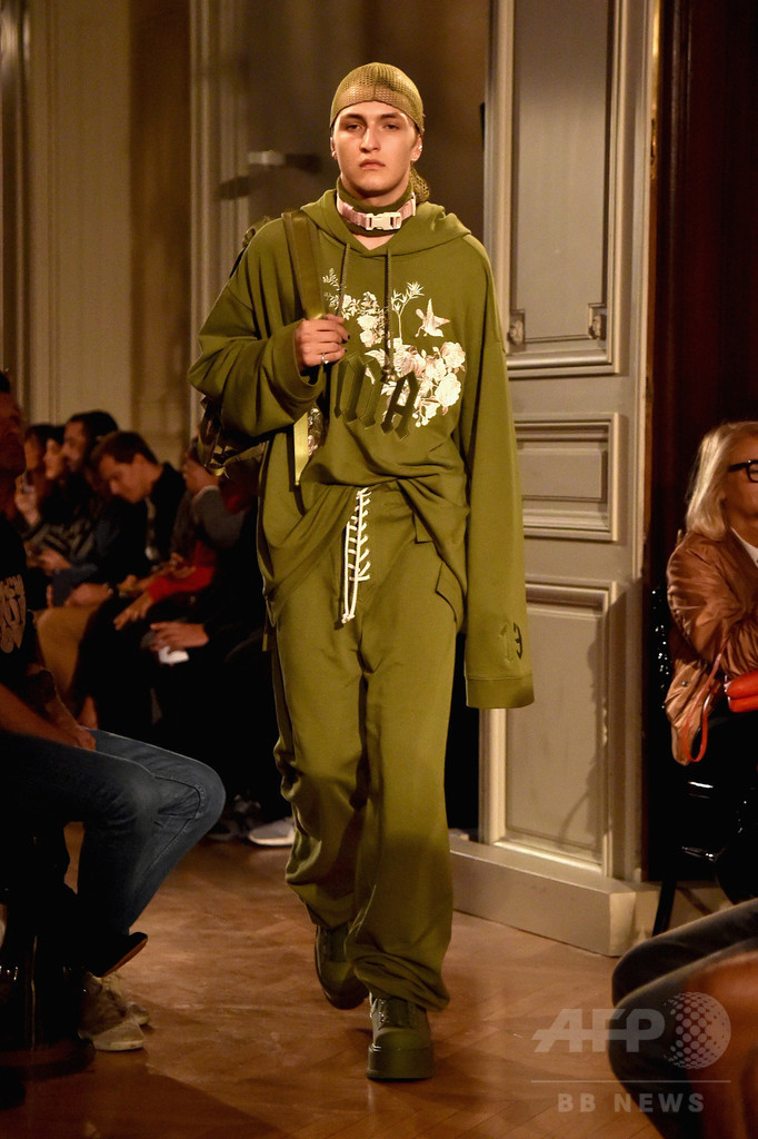 「フェンティ プーマ バイ リアーナ」17年春夏