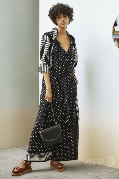 「ステラ マッカートニ」ブランド初のメンズ＆ウィメンズ、アビー・ロード・スタジオで発表