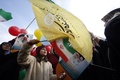 イラン革命44年を祝う市民。首都テヘラン市内のアザディ広場で（2023年2月11日撮影）。(c)AFP