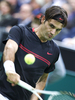 男子テニス、ABNアムロ世界テニストーナメント（ABN AMRO World Tennis Tournament 2012）シングルス決勝。リターンを打つロジャー・フェデラー（Roger Federer、2012年2月19日撮影）。(c)AFP/ANP/KOEN SUYK