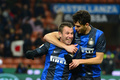 12-13イタリア・セリエAは10日、第24節の試合が行われ、インテル（Inter Milan）が3-1でキエーボ・ベローナ（Chievo Verona）を下した。

前半2分に先制点を挙げてアンドレア・ラノッキア（Andrea Ranocchia、右）に祝福されるインテルのアントニオ・カッサーノ（Antonio Cassano、2013年2月10日撮影）。(c)AFP/GIUSEPPE CACACE