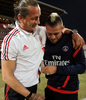 ドバイ･チャレンジカップ2012（Dubai Challenge Cup 2012）は4日行われ、ACミラン（AC Milan）はパリ・サンジェルマン（Paris Saint-Germain）に1-0で勝利した。

試合前にパリ･サンジェルマンのジェレミ・メネス（Jeremy Menez、右）と言葉を交わすACミランのフィリップ・メクセス（Philippe Mexes、2012年1月4日撮影）。(c)AFP/FRANCK FIFE