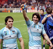 試合に勝利し歓声に応えるアルゼンチンのイグナシオ・コルレト（右）。(c)AFP/FRANCK FIFE