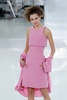 フランス・パリ市内で発表された「シャネル（CHANEL）」14年春夏オートクチュールコレクション（2014年1月21日撮影）。(c)AFP/PATRICK KOVARIK