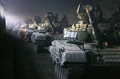 グルジア・南オセチア（South Ossetia）自治州から撤退し、国境付近のトンネルを通過するロシア軍の装甲車の列（2008年8月23日撮影）。(c)AFP/DMITRY KOSTYUKOV