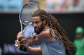 全豪オープンテニス、男子シングルス1回戦。バックハンドを打つダスティン・ブラウン（2017年1月17日撮影）。(c)AFP/PETER PARKS