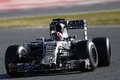バルセロナ合同テスト最終日の走行に臨むレッドブルのダニール・クビアト（2015年2月22日撮影）。(c)AFP/QUIQUE GARCIA