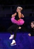 ソチ冬季五輪、フィギュアスケート・エキシビションの演技に臨むカーステン・ムーア・タワーズ（Kirsten Moore-Towers）/ディラン・モスコビッチ（Dylan Moscovitch）組（2014年2月22日撮影）。(c)AFP/ADRIAN DENNIS
