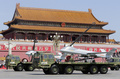 中国・北京の天安門広場で行われた抗日戦争勝利70年を記念する軍事パレードに登場した無人機（2015年9月3日撮影）。(c)AFP/Jason Lee 