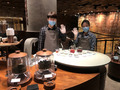 店の2階で中国茶を提供する店員（2020年2月28日撮影）。(c)Xinhua News