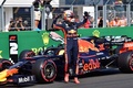 19F1第12戦ハンガリーGP予選。ポールポジション獲得を喜ぶレッドブルのマックス・フェルスタッペン（2019年8月3日撮影）。(c)ANDREJ ISAKOVIC / AFP