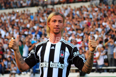 グティ、ベシクタシュ退団へ 写真1枚 国際ニュース：AFPBB News