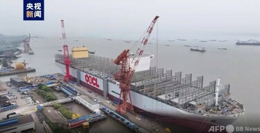 世界最大の超大型コンテナ船が中国江蘇省で進水 写真1枚 国際ニュース