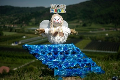 怖がらせる気ある？ イタリアの「かかしコンテスト」