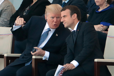 仏大統領「米仏を隔てるものはこれからも存在しない」、軍事パレードで演説