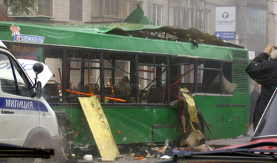 ロシアのバス爆破テロ、捜査当局が容疑者特定