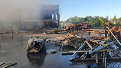 商業施設へのミサイル攻撃、死者16人に ウクライナ中部