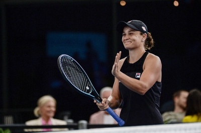 バーティ快勝で4強 土居も準決勝へ アデレード国際1