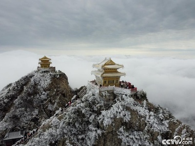 老君山で4月に雪景色 河南省洛陽市