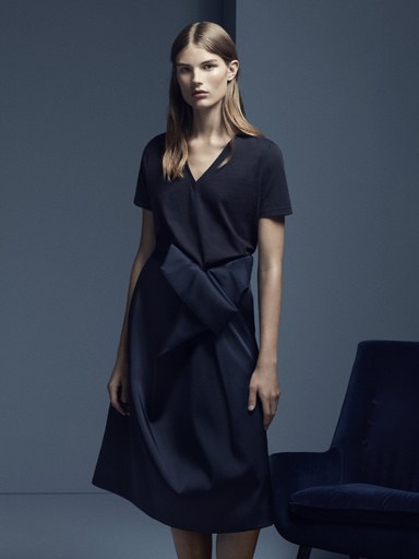 「COS」2016年ホリデー ウィメンズ＆メンズコレクション