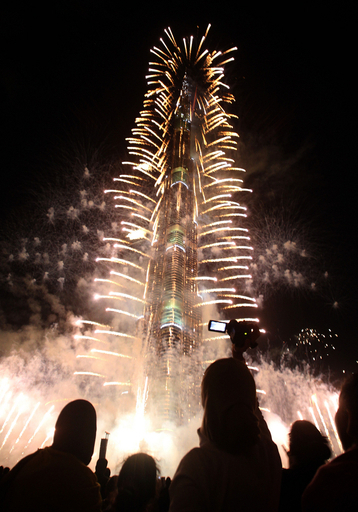 世界各地で新年祝う花火