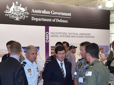 豪国防相がTV番組で失態、IS指導者の名前言えず