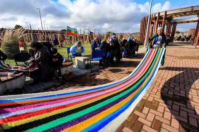 長さ1キロ！ 世界一の機織りに挑戦 チリ先住民女性グループ