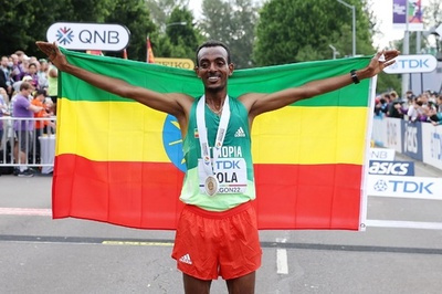 トラが大会新記録で男子マラソン優勝、世界陸上