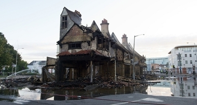 英ロンドン大暴動、歴史的家具店に放火した男に禁錮11年6月