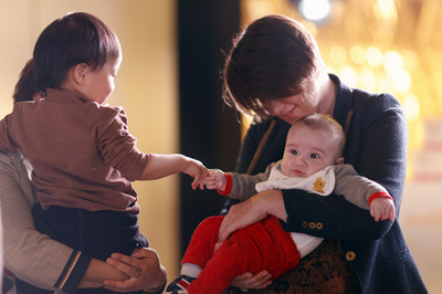 出産手当受け取りに「結婚証明書は不要」 中国で未婚の母に光