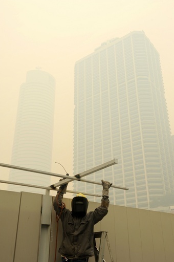 シンガポールの煙害、指数400突破 高齢者らに「命の危険」