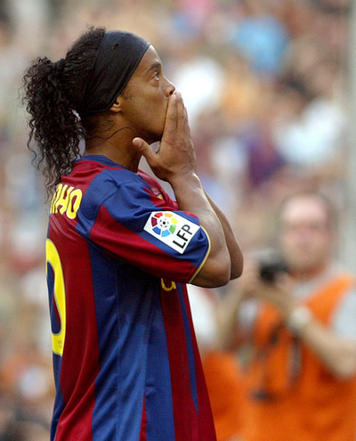 ロナウジーニョ問題でスペイン国内騒然