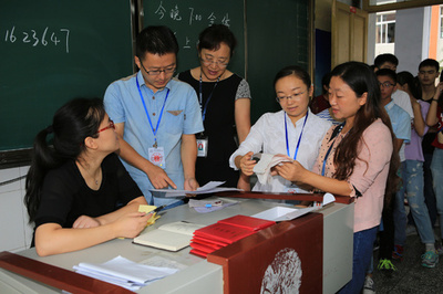 寄付金を強要、中学校長に停職処分　中国・四川