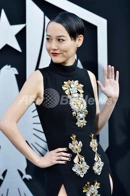 菊地凛子 ファウスト パグリッシ のドレスで映画 パシフィック リム プレミアに登場 写真12枚 ファッション ニュースならmode Press Powered By Afpbb News